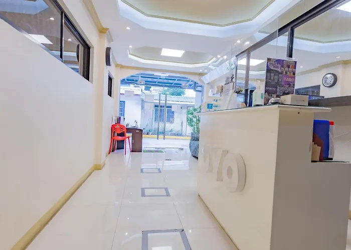 Vaccinated Staff - Oyo 731 P3k Suites 1 ホテル 2*